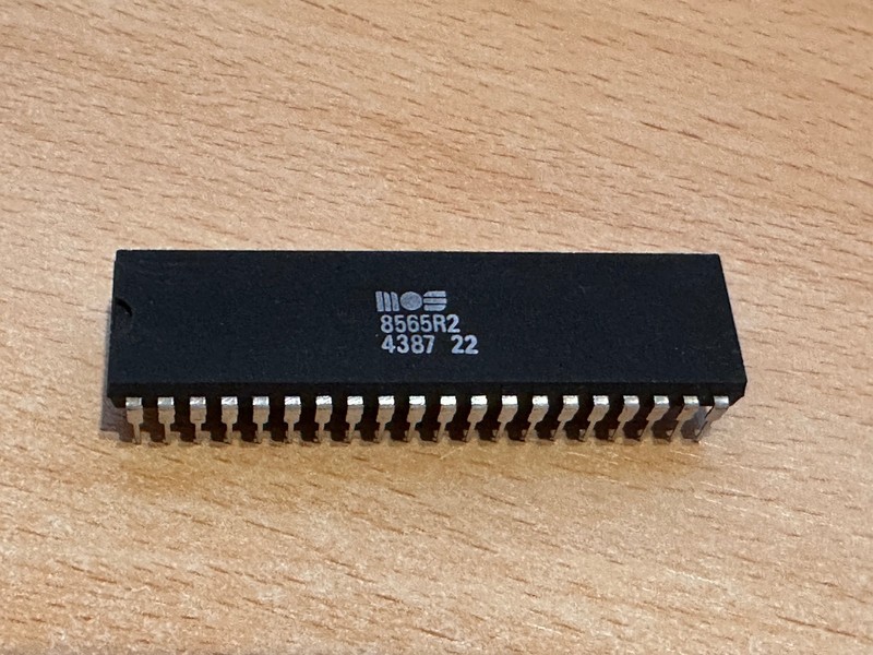 8565R2 CSG/MOS Video Chip IC VIC, Commodore C64 #43 87