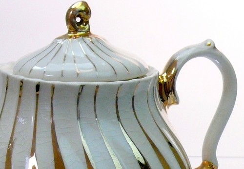  Sadler Vintage England Porcelain Teapot  Cream  with Gold Swirls - Picture 4 of 9