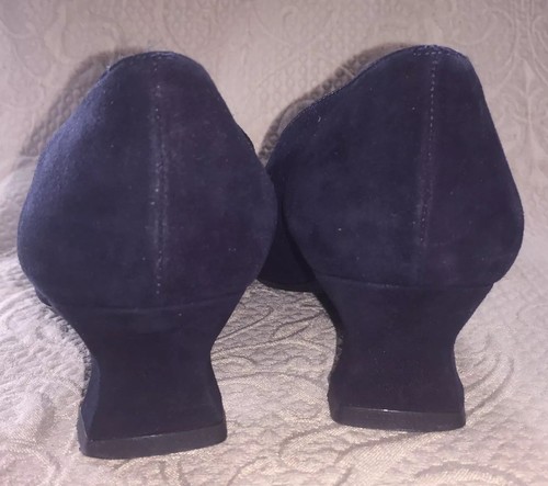 STUART WEITZMAN Black Perforated Suede Kitten Heels Pumps Women's 6 M Bow Shoes - Picture 7 of 9