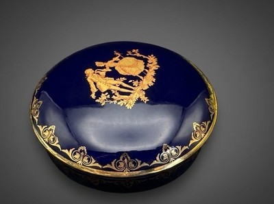 Limoges France Cobalt Blue   Gold Gilt Courting Couple Porcelain Trinket Box