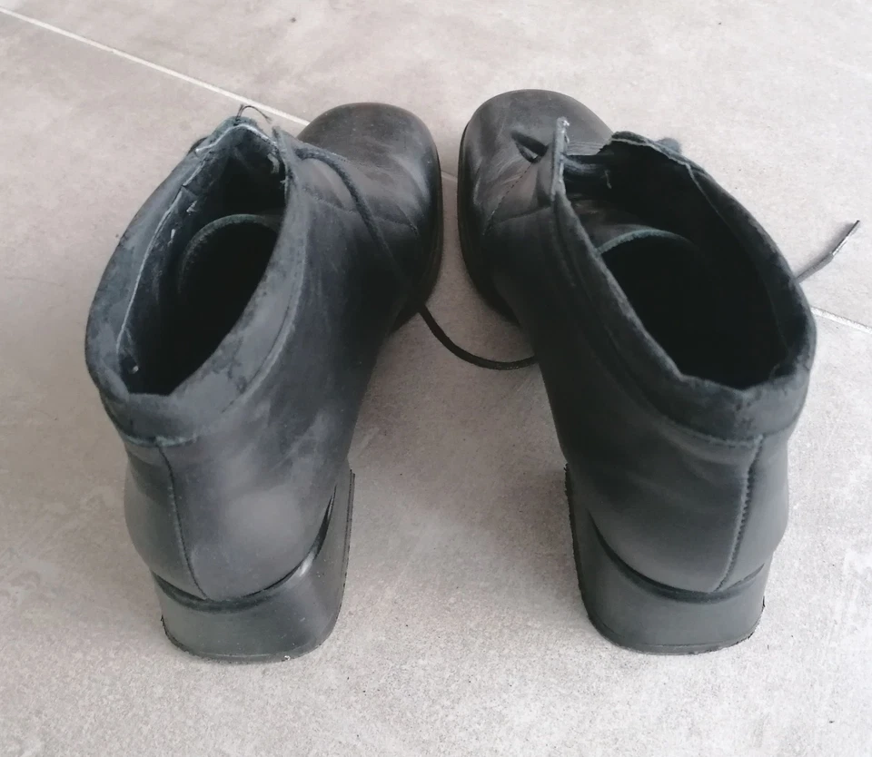 Chaussures montantes noires petit talon pointure 38 avec lacets - Photo 2/4