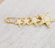 Pretty Four Star with Faux Pearls Gold-Tone Saftey Pin Brooch 3.75 in