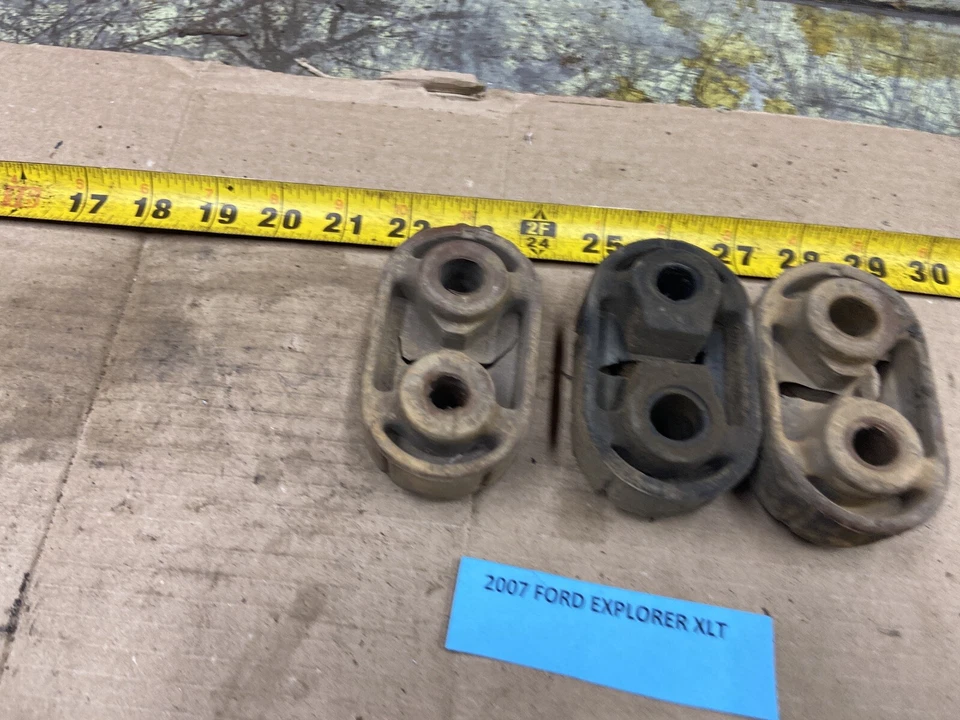 Juego de 3 aisladores de suspensión de escape Ford Explorer 2006-2010 Foto 2 de 4