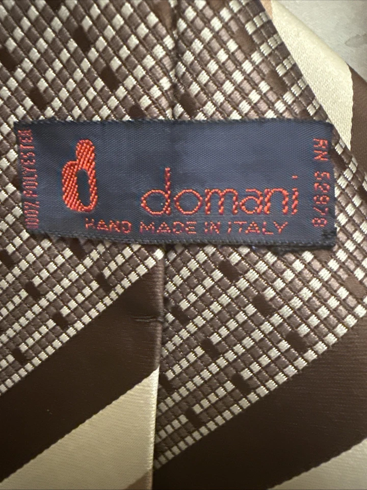 Corbata Domani vintage - hecha a mano en Italia - con etiqueta discoteca azul marino y roja Foto 3 de 4