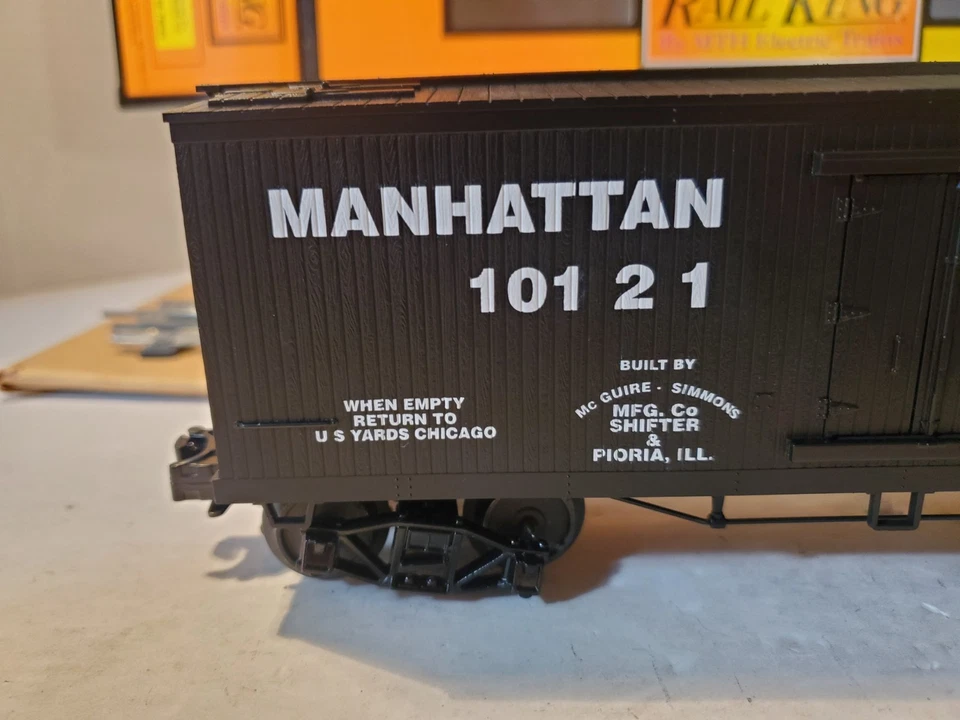 MTH Rail King 30-78045 Manhattan Brewing Co 19th Century Reefer 2007 New OB READ - Image 2 of 4