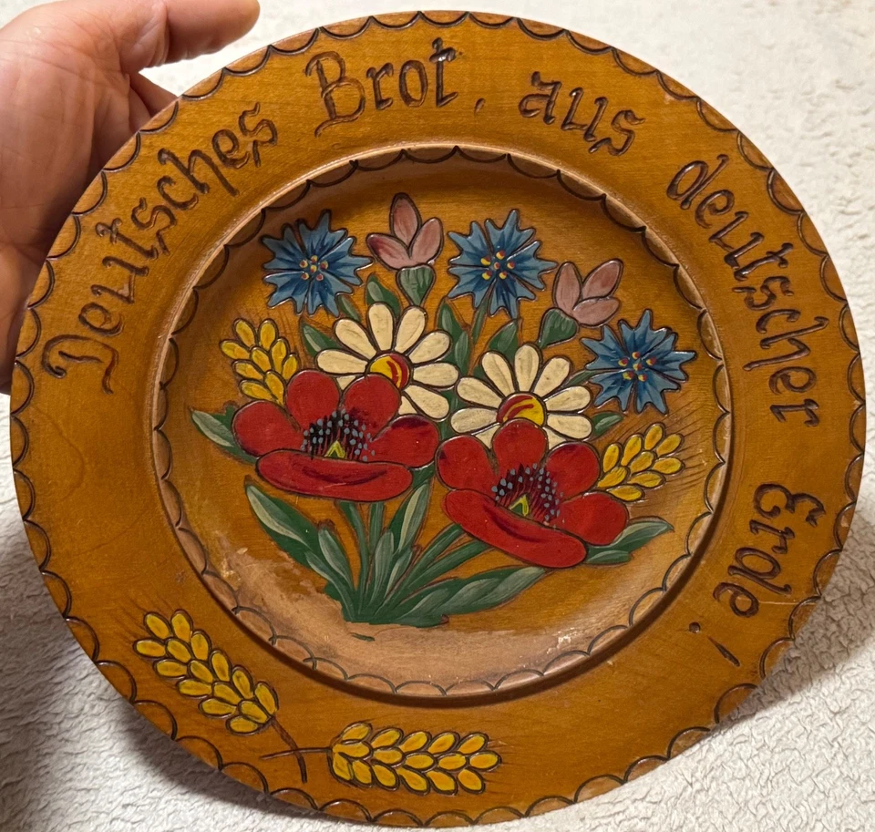 alter Holzteller Deutsches Brot, aus deutscher Erde - Blumenmotiv Kunst Handgem. - Bild 3 von 3