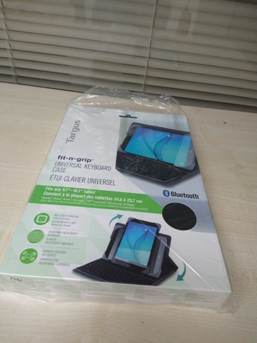 Targus fit-n-grip Universal Keyboard Case -Fits any 9.7"- 10.1" tablet - Opened. - Picture 15 of 15