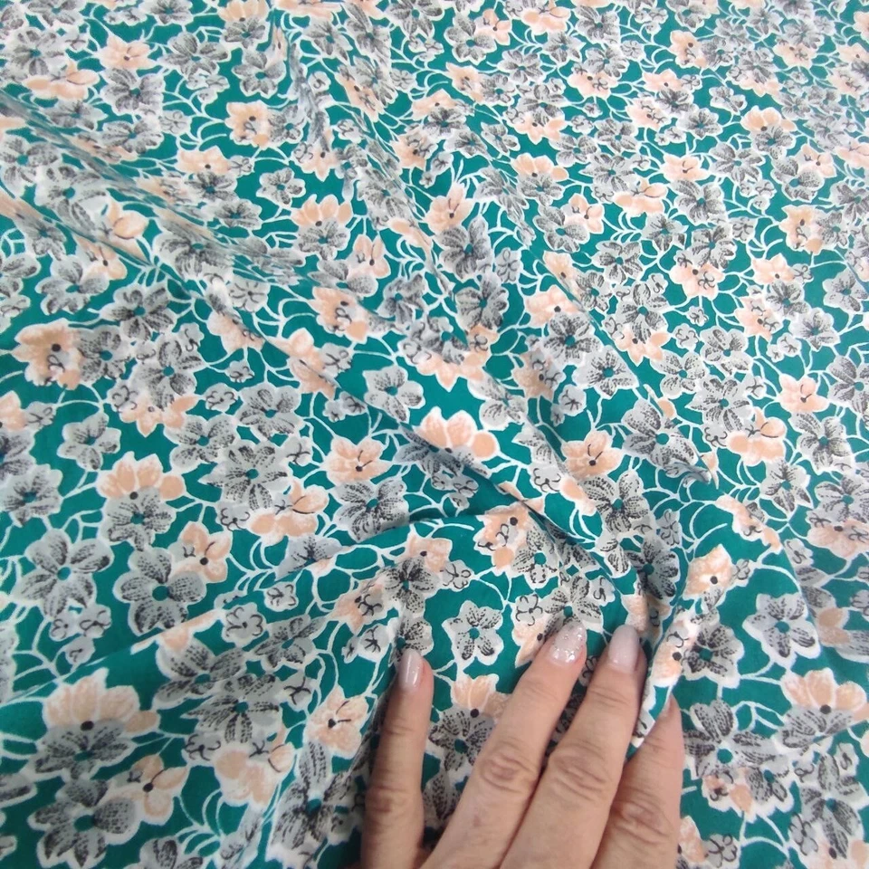 Vintage chintz green floral cotton fabric Quilting sewing and craft  W 34" - Image 3 of 4