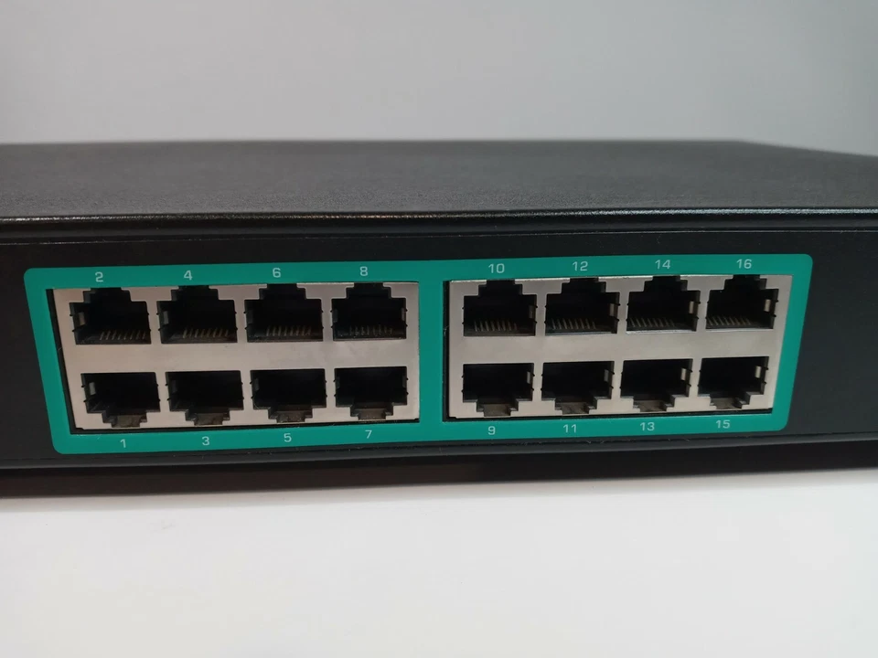 TRENDnet 16-Port 10/100 Mbps PoE+ Switch TPE-S160 - Image 3 of 4