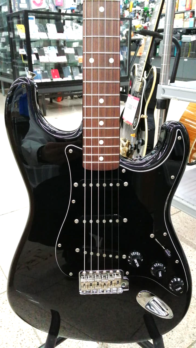 ギター Fender Japan Stratocaster ST62 ALLBLK Fender Japan Stratocaster Guitar ST62 All Black Matching Head Made