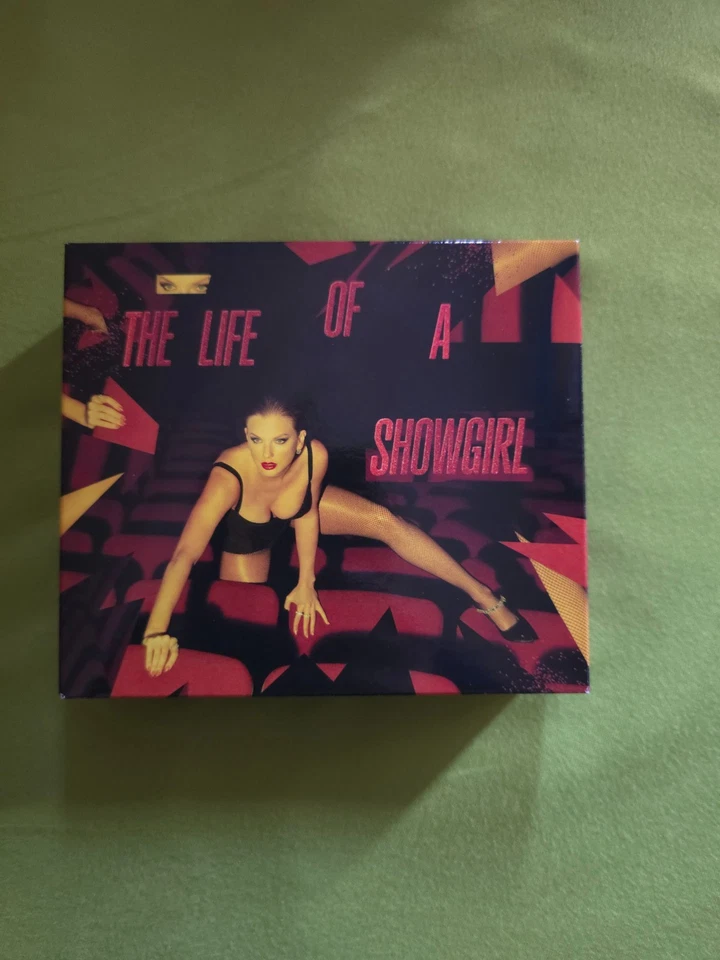 Taylor Swift CD The Life of a Showgirl Limited Edition inkl. Herzanhänger OVP - Bild 2 von 4