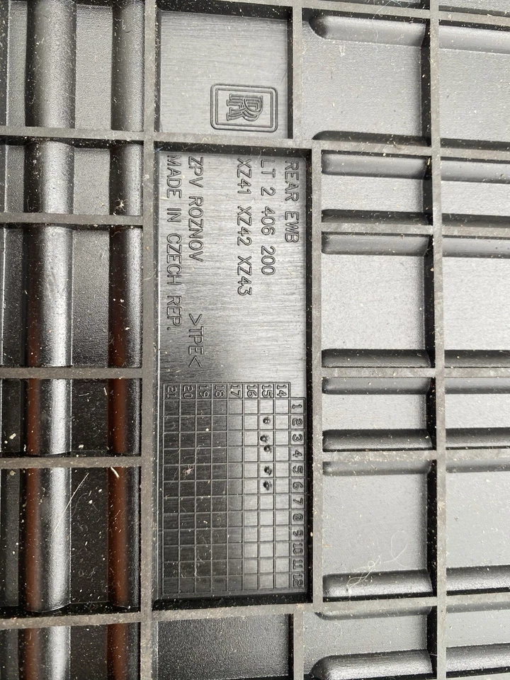 Juego de alfombrillas de goma negras traseras Rolls Royce Silver Spur Spirit de fábrica para todo tipo de clima OE Foto 4 de 4