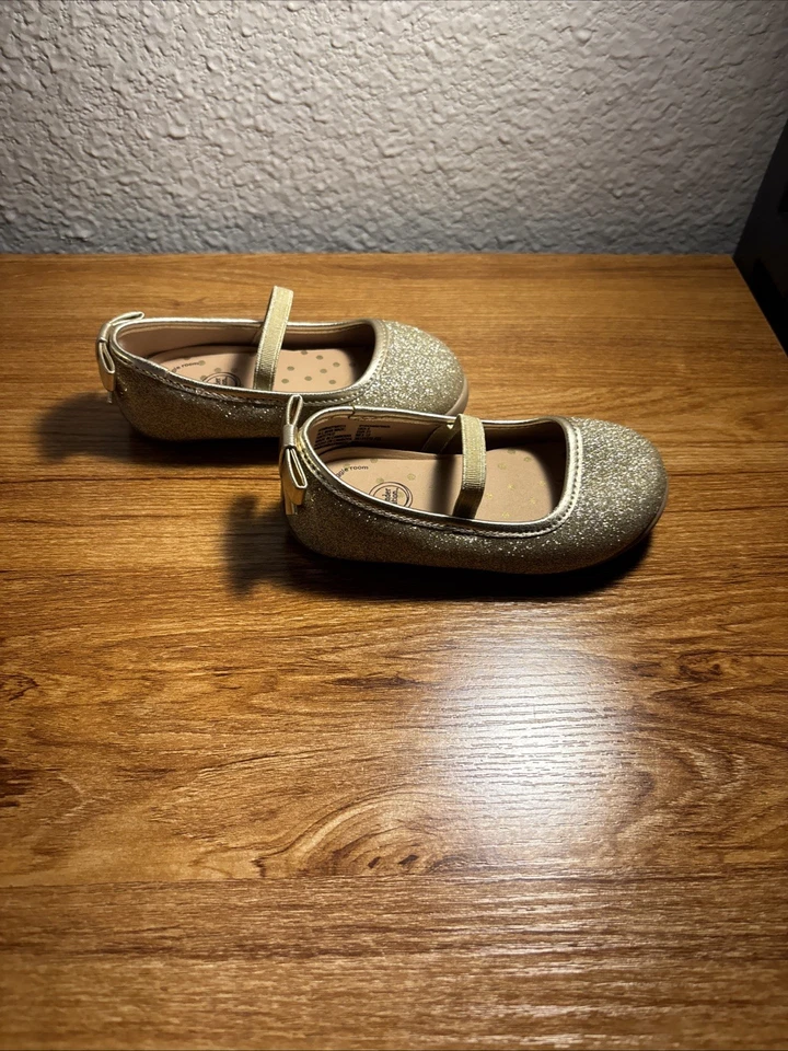 Toddler Girls Gold Dress Shoes Size 5 - Image 2 of 4