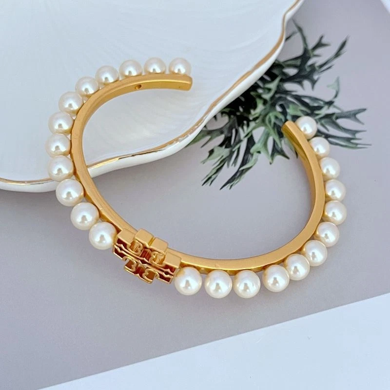 ¡Nuevo! Brazalete brazalete Tory Logo Perla Marfil OS con bolsa para joyas Foto 3 de 4