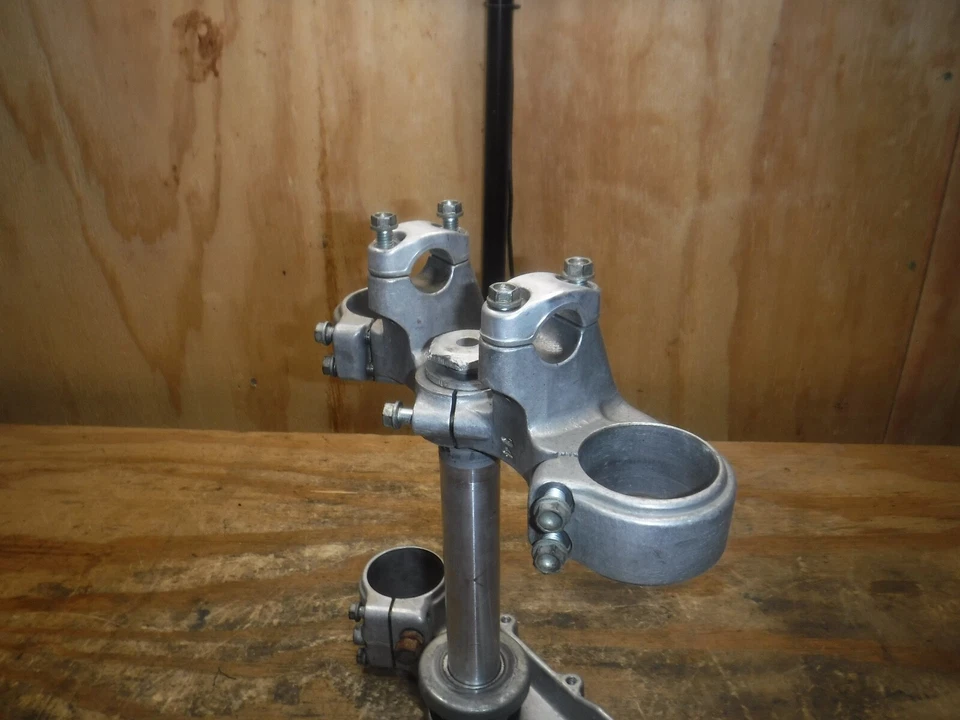 KTM250sx 1999 abrazaderas triples árboles yugos vástago de dirección horquillas delanteras Foto 3 de 4