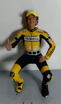 figurine Valentino Rossi moto gp 2005 au 1/12 éme minichamps