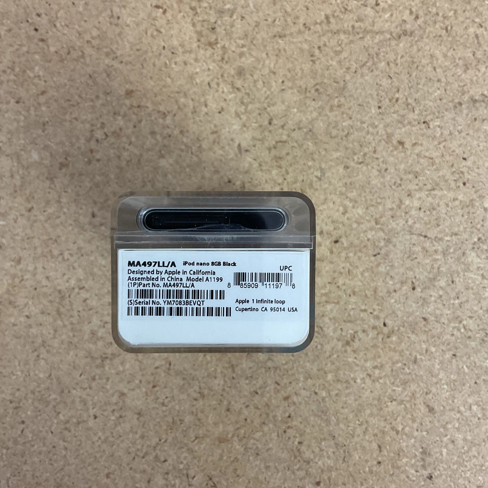 Apple iPod nano 2nd Generation Black (8 GB) Brand New Factory Sealed MA497LL/A - Image 2 of 4