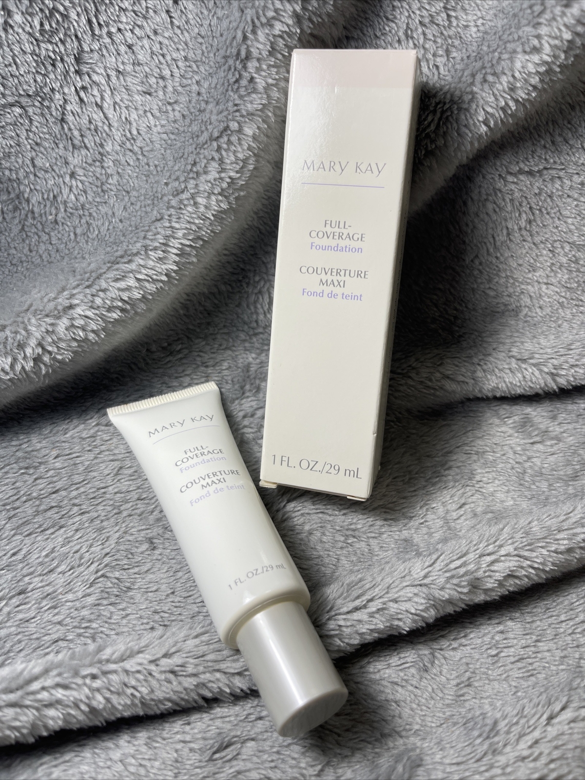 VINTAGE Mary Kay Medium Coverage Foundation Ivory 202 Grey Lid