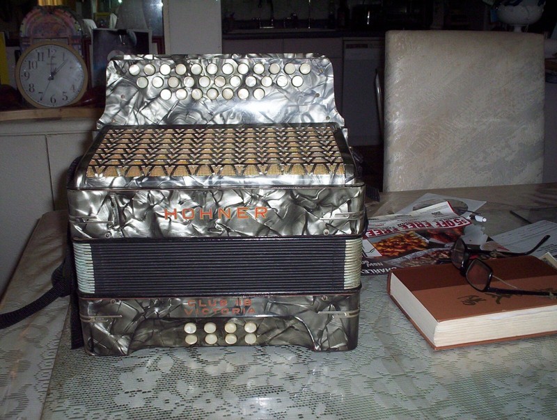 ON SALE! HOHNER BUTTON ACCORDION 11B