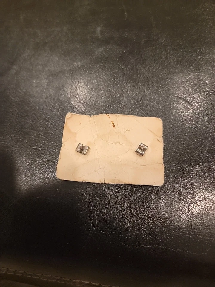 华丽细致的松锥形耳环,戏剧性和引人注目的松锥珍珠 — 第 3/3 张图片