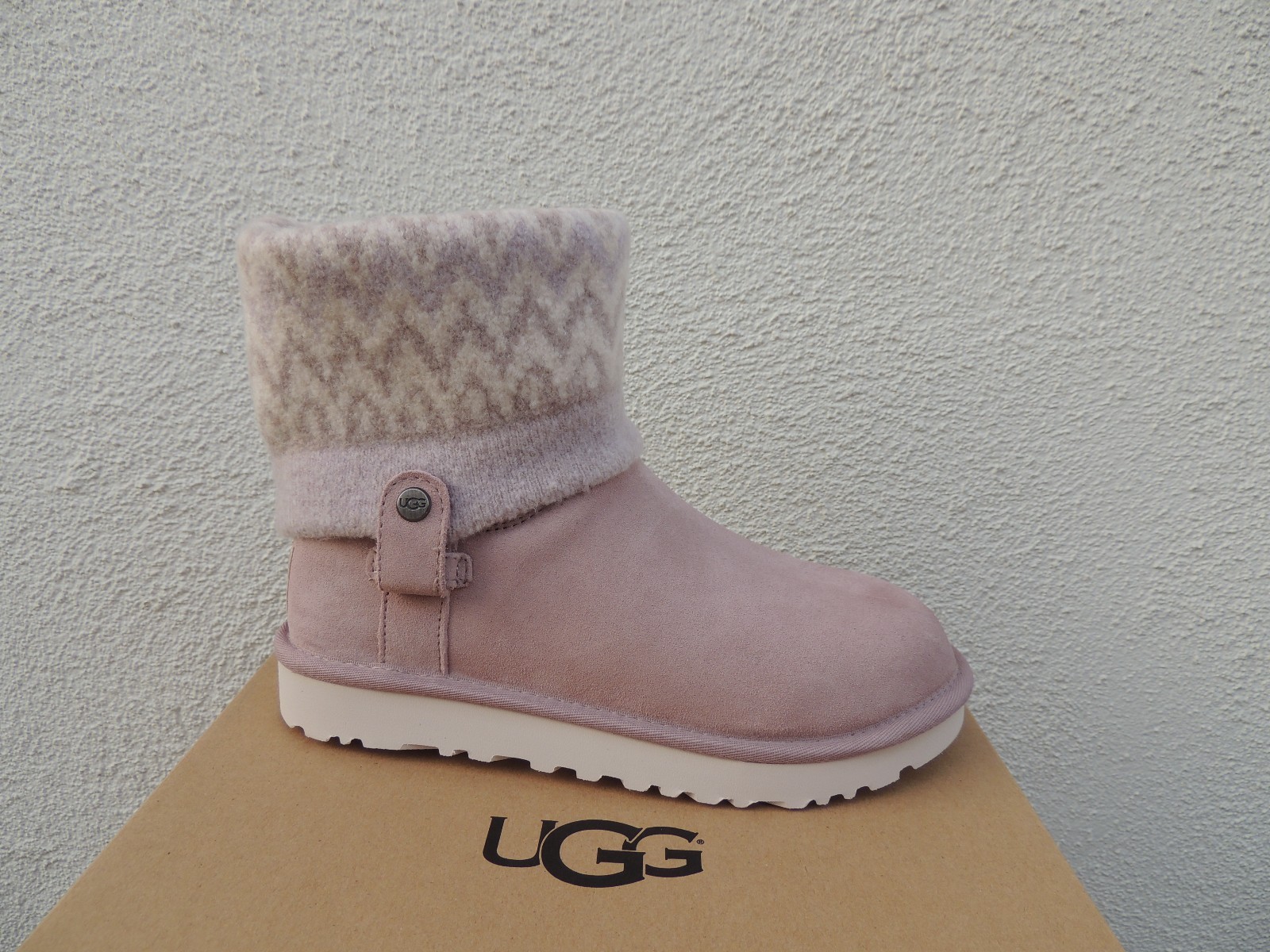 saela ugg boots