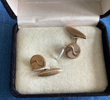 Vintage pozłacane okrągłe linki mankietów silnika. Pudełko