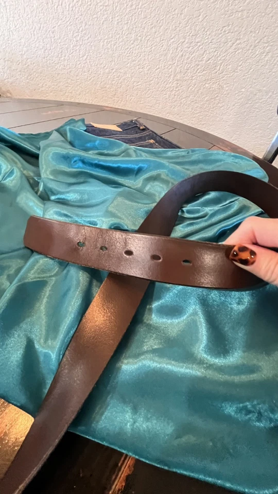 Cinturón de Cuero Italiano Levi’s Talla 44/110 Marrón Plata Logo Hebilla Cuadrada Hecho en EE. UU. Foto 2 de 4