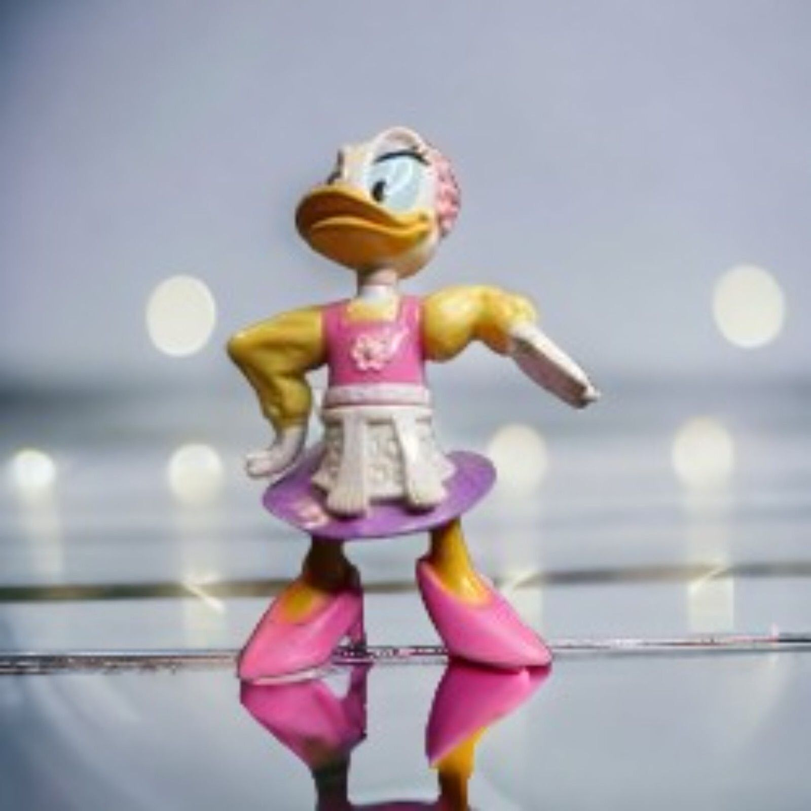 Disney Epcot Daisy Duck PVC Figurine Toy Cake Topper 3.5 Inch