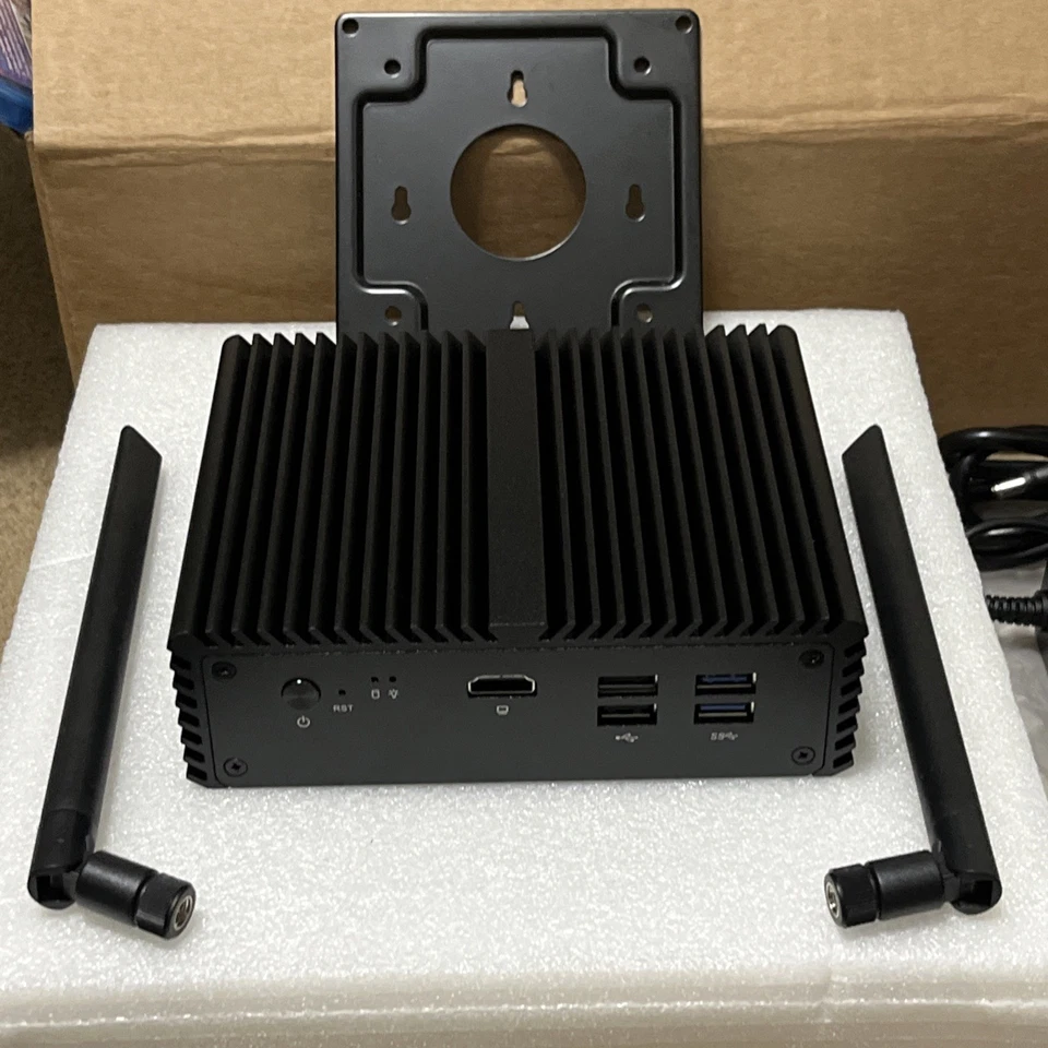 PFSense Firewall Q750G5 5 Ethernet LAN Intel Celeron J4125 8 GB RAM 128 SSD Foto 3 de 4