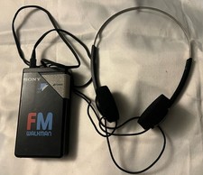 Sony Walkman Model SRF-16W Series No.2936 FM Pocket Radio w/Headphones - WORKS