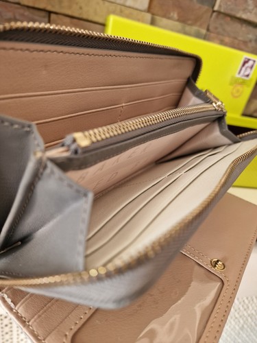 Cartera plegable Ted Baker gris imitación cuero Mantinee. en muy buena condición - Imagen 5 de 5