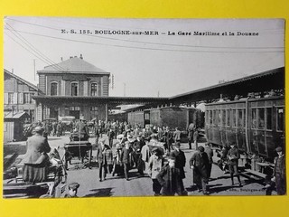 CPA BOULOGNE SUR MER LA GARE MARITIME ANIMÉE CARTE POSTALE ANCIENNE