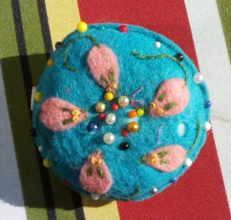 VTG FELT SEWING WRIST PIN CUSHION W/PINS LITTLE PINK MICE DESIGN