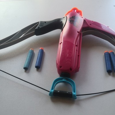 NERF Bogen Pink Weiß 45 cm, Hasbro, mit 4 Pfeilen, Pfeil & Bogen, Nerf Blaster