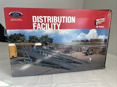AUTO DISTRIBUTION FACILITY w/AUTO TRAILER HO Scale KIT WALTHERS 933-3076 New