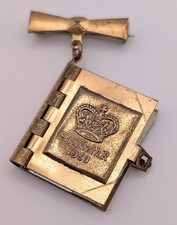 Rare Vintage Elizabeth R 1953 Opening Picture Book Brooch Clasp  