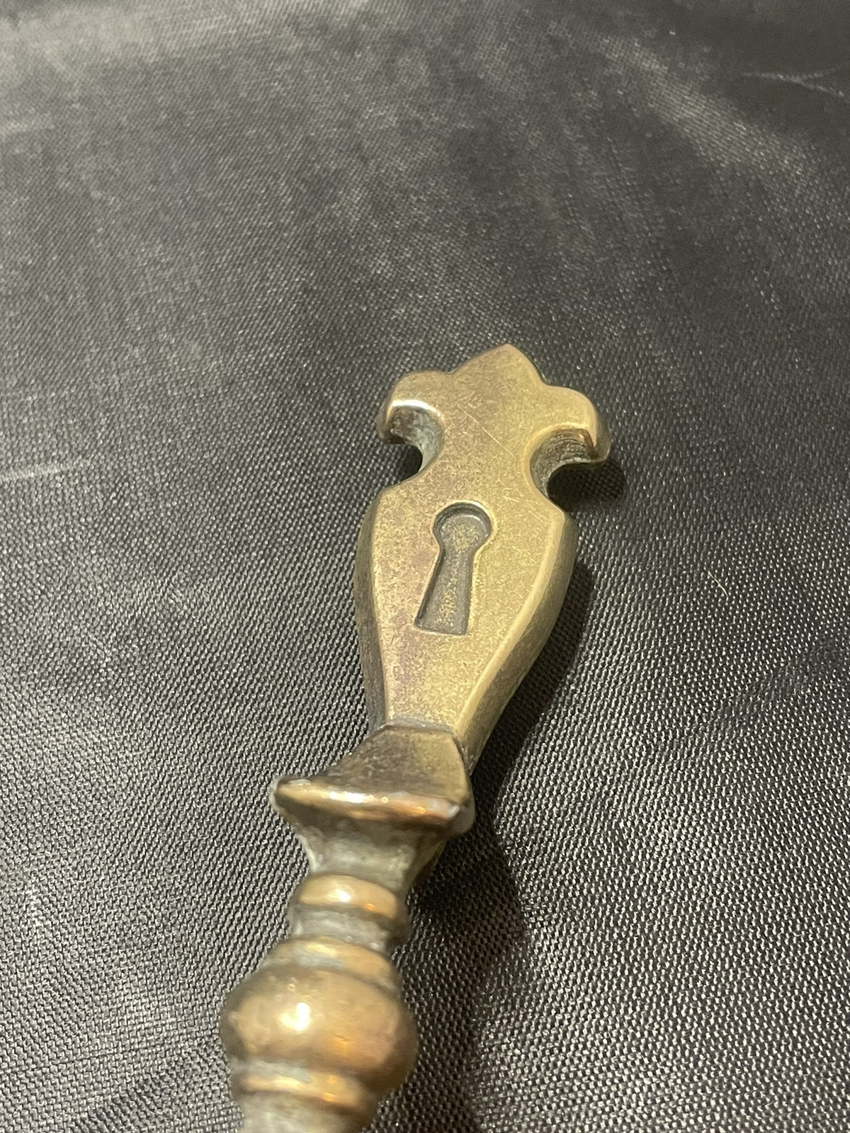 Amerock 179 Faux Keyhole Thumb Pull Handle Cabinet Door Dark Brass 3" Centers