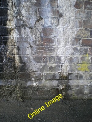Foto 6x4 OS Benchmark - Coalbrookdale, Brücke östlich der Darby Road An OS c c2014