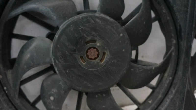 Chevrolet Malibu 2006-2012 3,6 L radiador ventilador montaje motor 20757667 OEM Foto 2 de 4