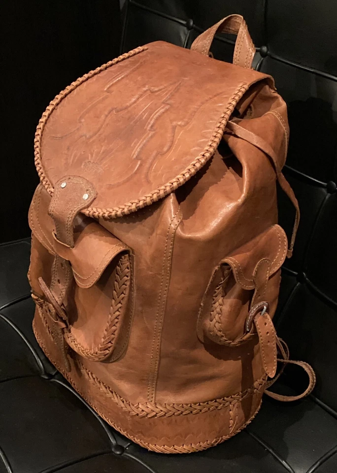 NOVA BOLSA MOCHILA DE COURO CRU FEITA À MÃO COM MOTIVO OCIDENTAL BOLSA DE LIVROS FEITA À MÃO - Imagem 3 de 4