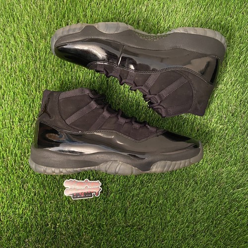 jordan 11 cap and gown size 9