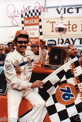 Richard Petty handsigniertes Foto König der NASCAR 12x8''AE