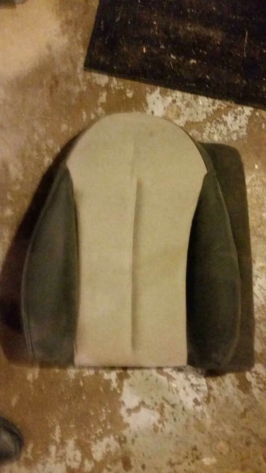 Mercury Cougar 1999 cupé asientos traseros negros y grises Foto 2 de 4