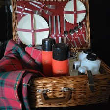 Vintage Picnic Basket "Made In England For Brooks Brothers Est 1818" W/Tableclth