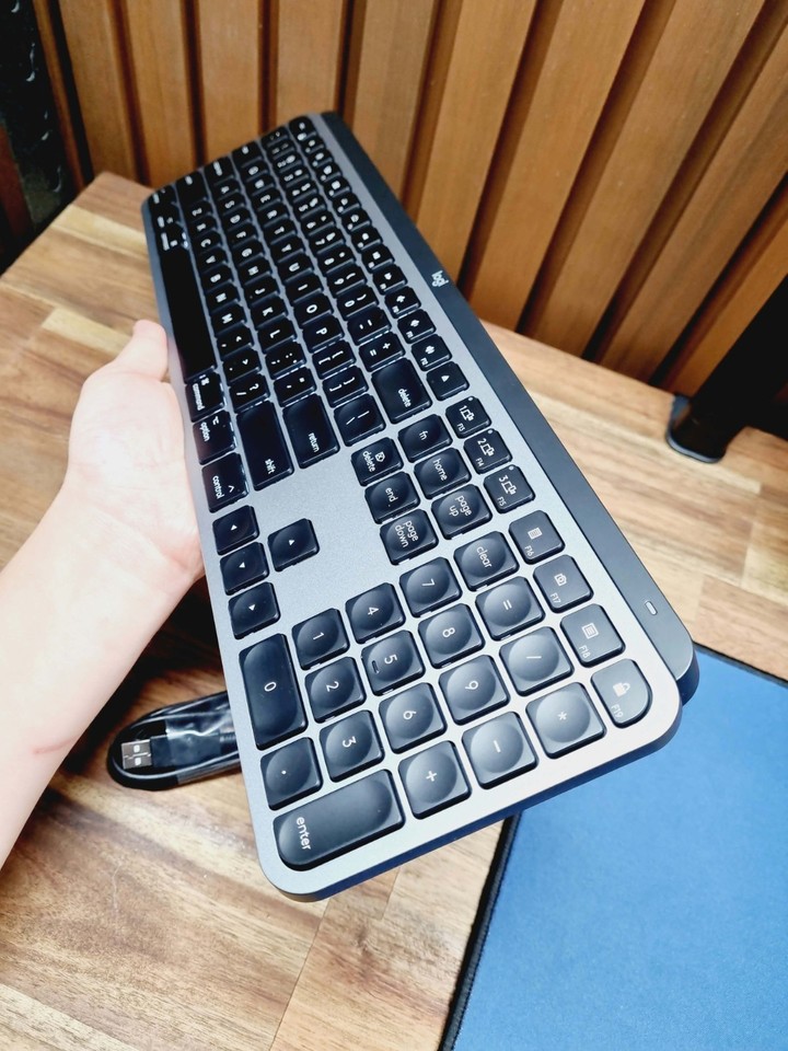Logitech MX Keys for Mac Wireless Keyboard Space Gray + USB Receiver ...