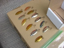 12 vintage Thomas Buoyant lures   GREAT for TROUT and BASS   EXCELLENT OLD LURES