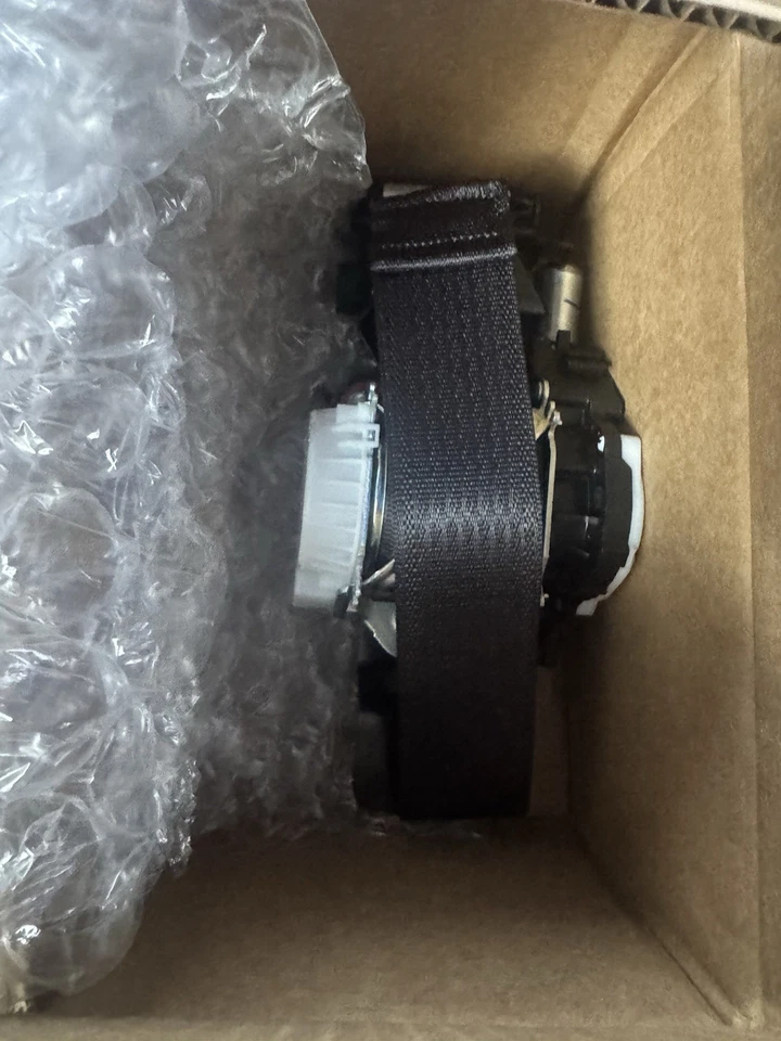 Jeep Wrangler (JK) 2011-2018 OEM retractor de cinturón de seguridad del pasajero delantero Foto 2 de 2