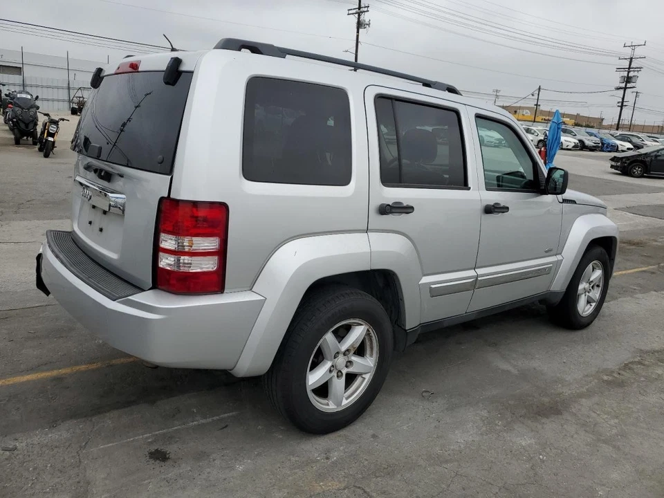 Guardabarros delantero izquierdo usado se adapta a: Jeep Liberty 2012 delantero izquierdo grado A Foto 4 de 4