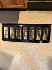 Oem 2008 Jeep Commander Front Bumper Grille With Emblem
