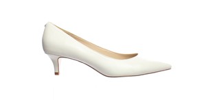 white pumps size 7
